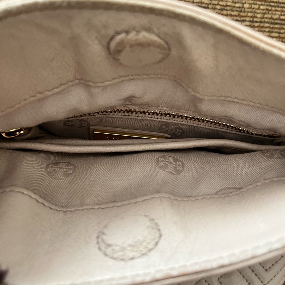 Tory Burch Cream Fleming Swingpack Quilted Bag - Picture 13 of 13